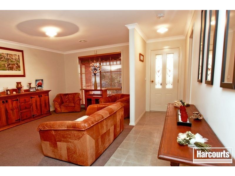 2 Streeton Court, Pakenham VIC 3810