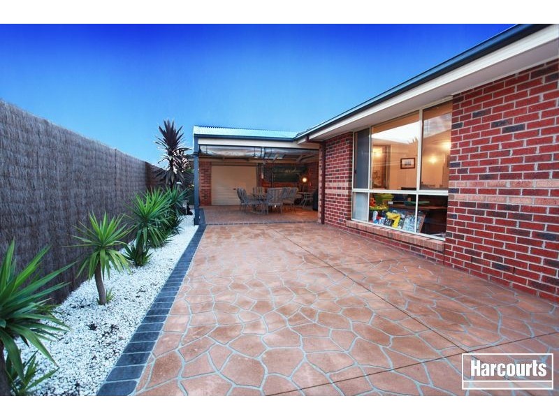 2 Streeton Court, Pakenham VIC 3810