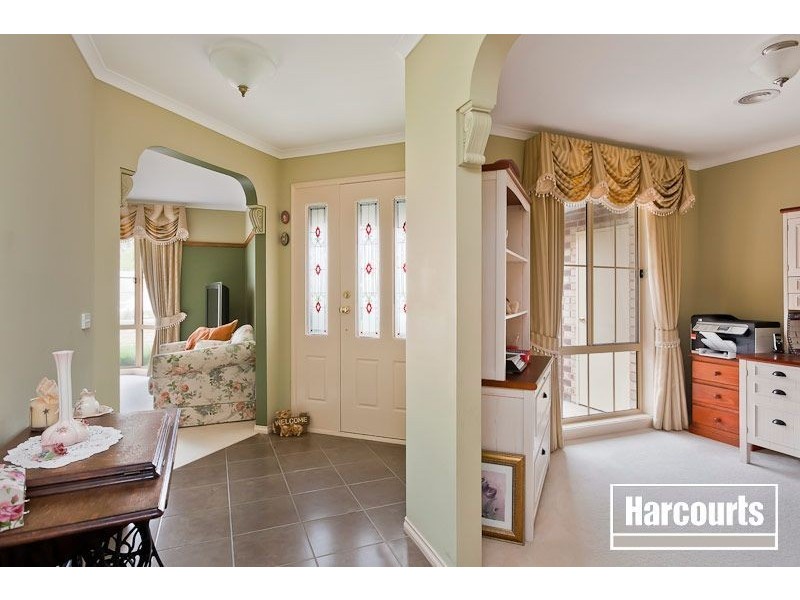 8 Lairds Rise, Garfield VIC 3814