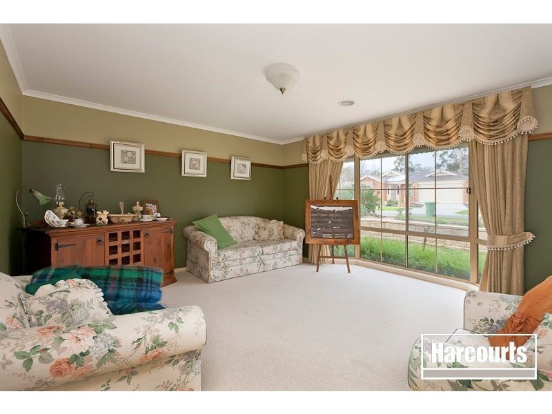 8 Lairds Rise, Garfield VIC 3814