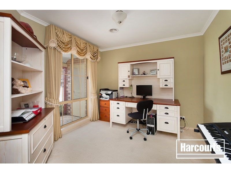 8 Lairds Rise, Garfield VIC 3814