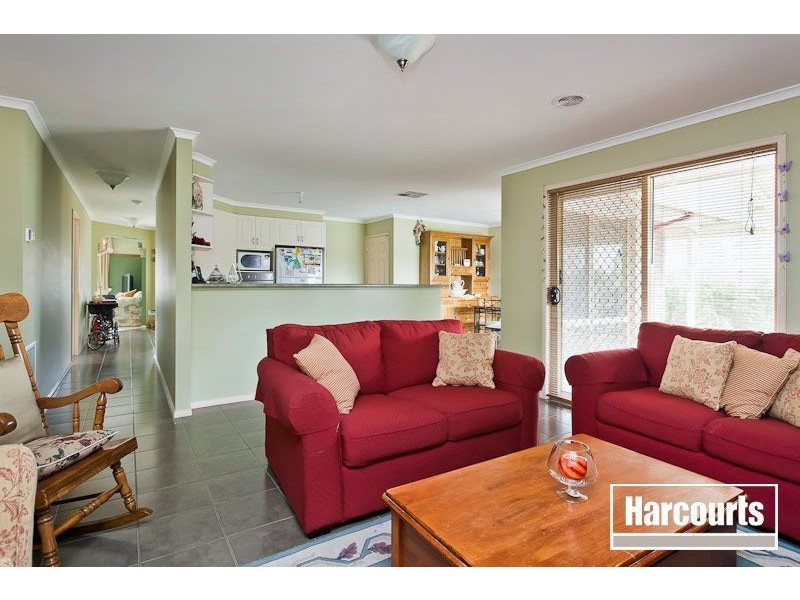 8 Lairds Rise, Garfield VIC 3814