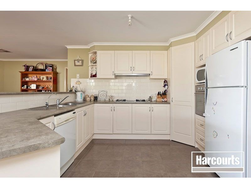 8 Lairds Rise, Garfield VIC 3814