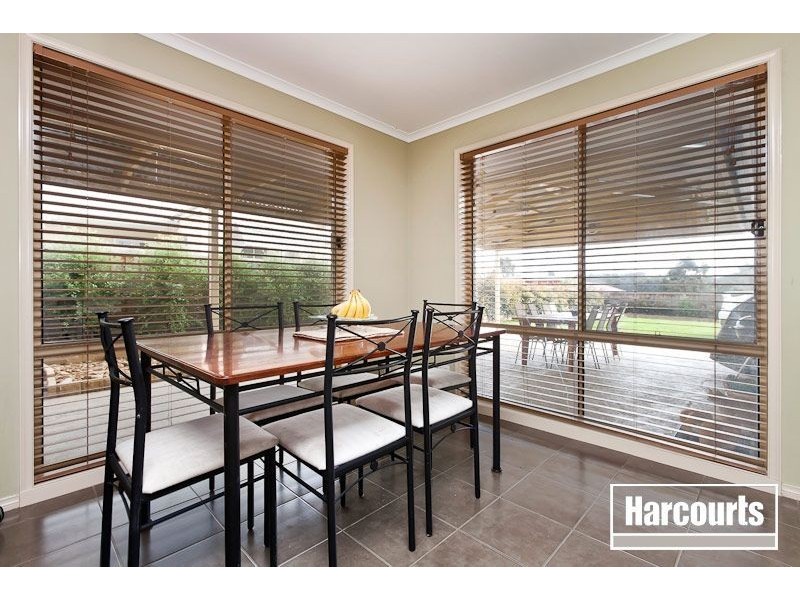 8 Lairds Rise, Garfield VIC 3814