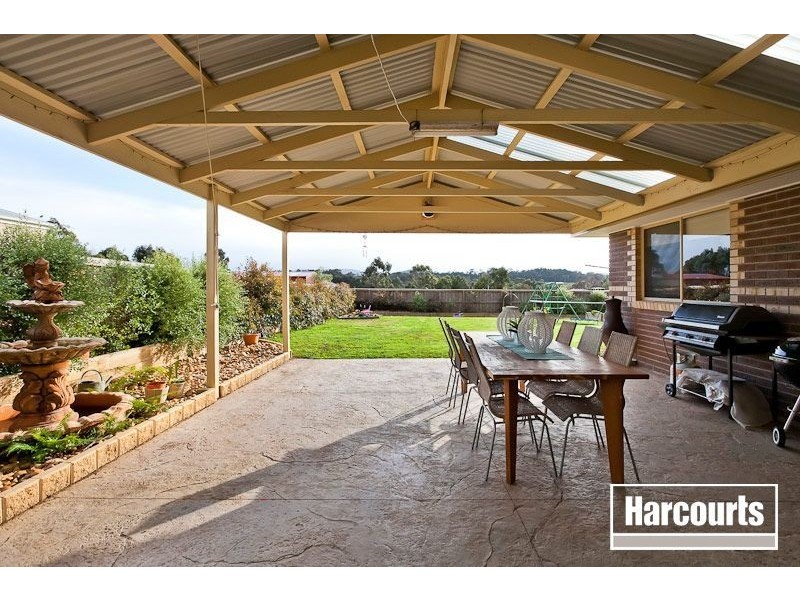 8 Lairds Rise, Garfield VIC 3814