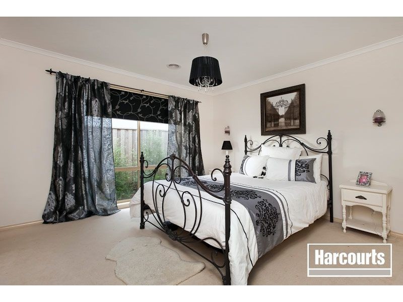 8 Lairds Rise, Garfield VIC 3814