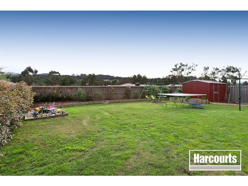 8 Lairds Rise, Garfield VIC 3814