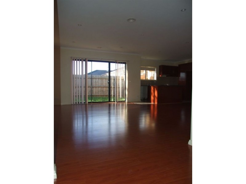 2/30 Grand Central Boulevard, Pakenham VIC 3810