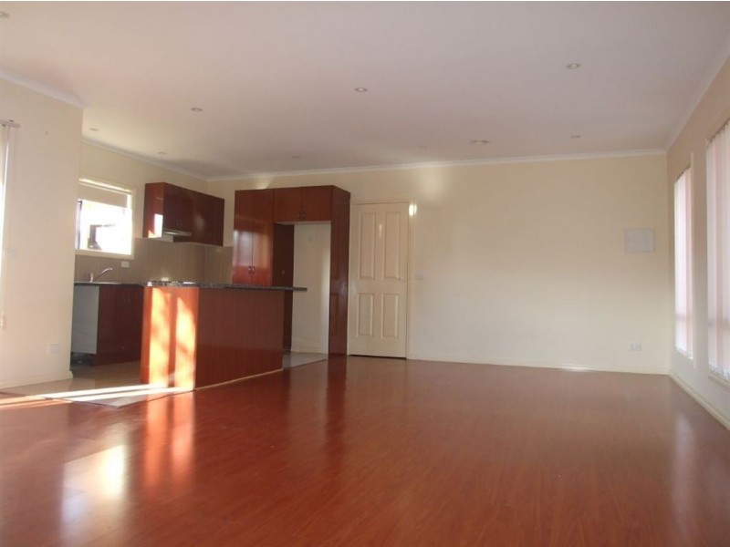 2/30 Grand Central Boulevard, Pakenham VIC 3810