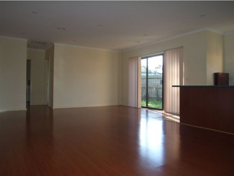 2/30 Grand Central Boulevard, Pakenham VIC 3810