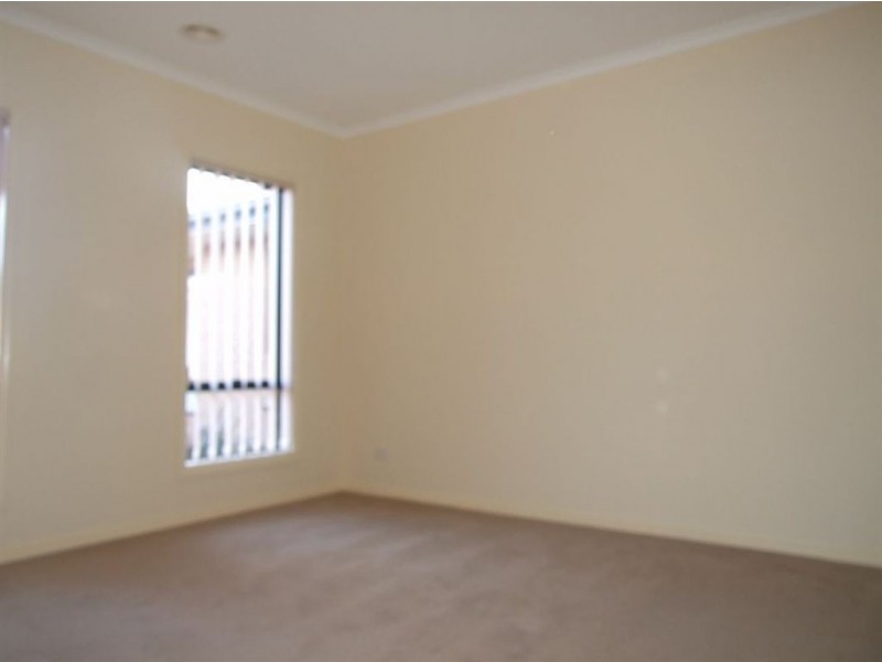 2/30 Grand Central Boulevard, Pakenham VIC 3810