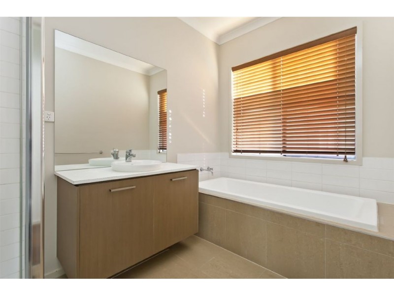 6 Goulburn Place, Pakenham VIC 3810