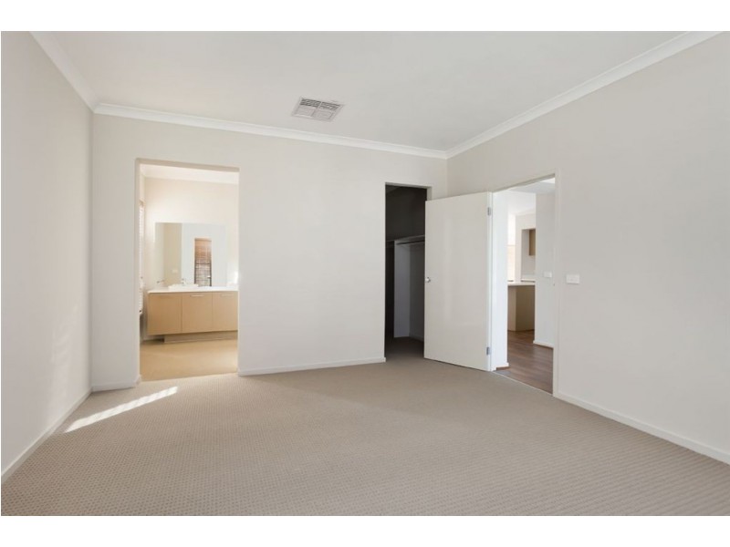 6 Goulburn Place, Pakenham VIC 3810