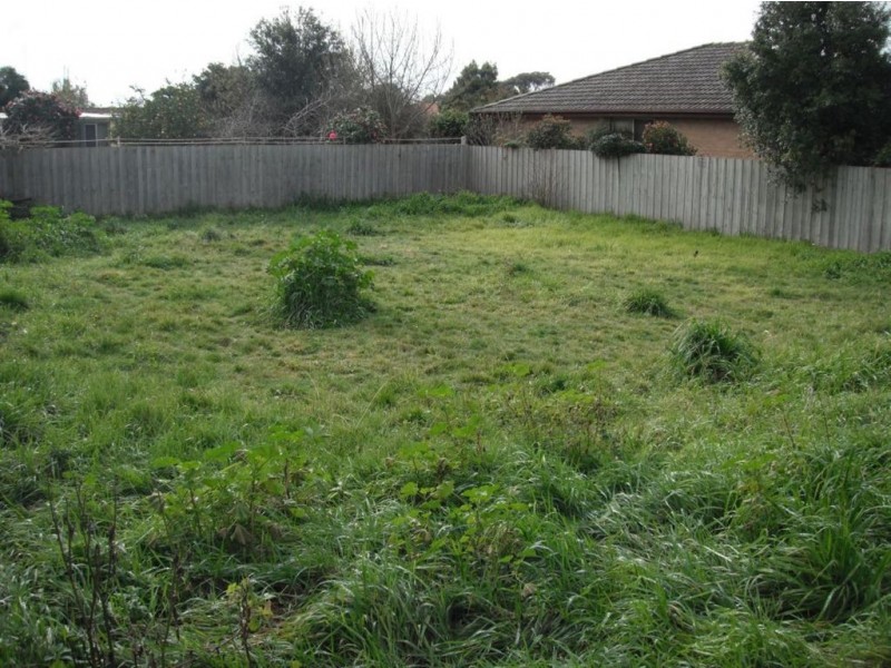 8 Savage Street, Pakenham VIC 3810