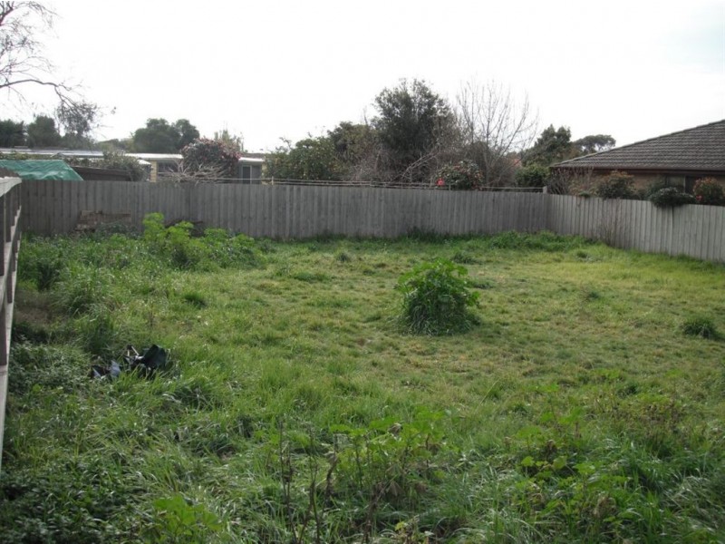 8 Savage Street, Pakenham VIC 3810