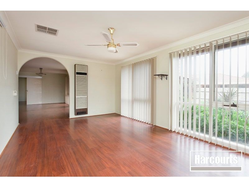 39 Kingston Avenue, Pakenham VIC 3810