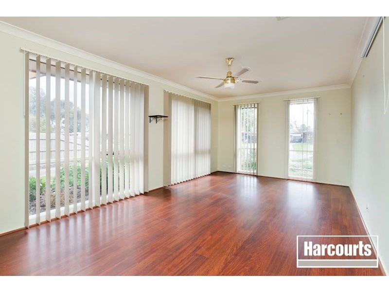 39 Kingston Avenue, Pakenham VIC 3810