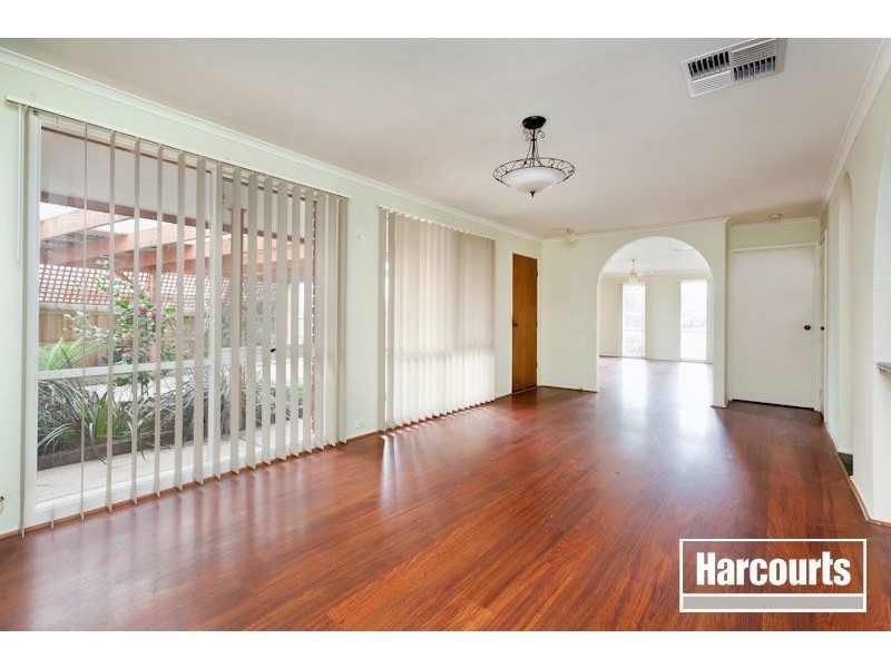 39 Kingston Avenue, Pakenham VIC 3810