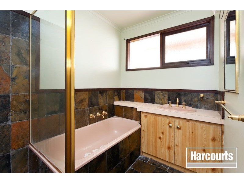 39 Kingston Avenue, Pakenham VIC 3810