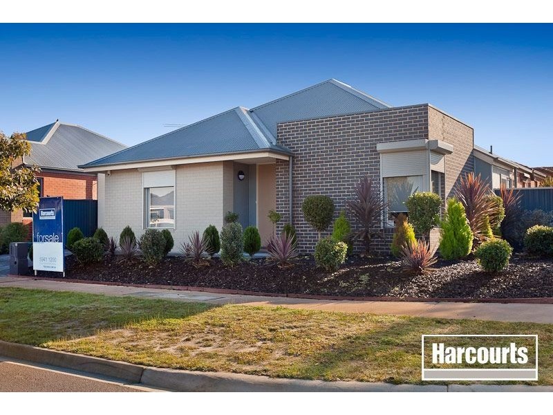 48 The Parkway, Pakenham VIC 3810
