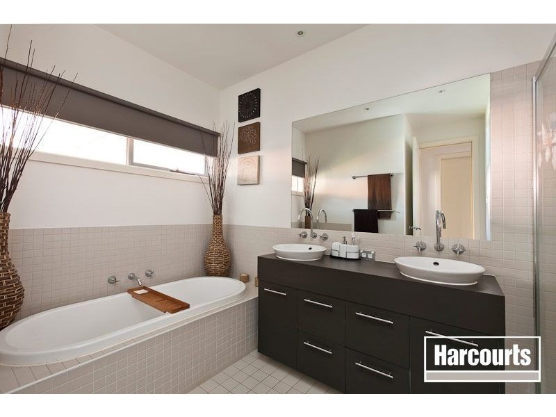 48 The Parkway, Pakenham VIC 3810