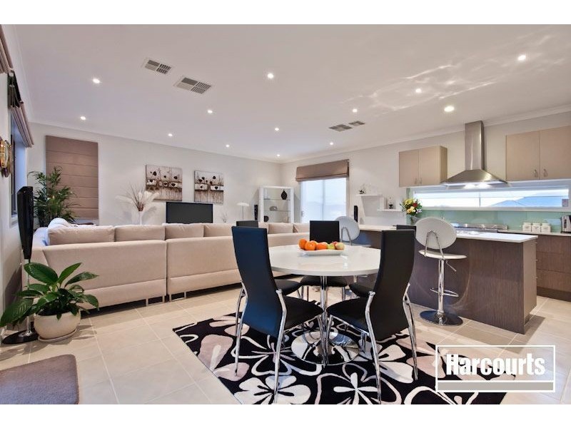 2 Albatross Drive, Pakenham VIC 3810