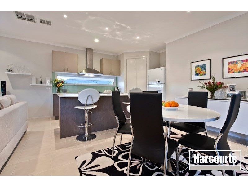 2 Albatross Drive, Pakenham VIC 3810