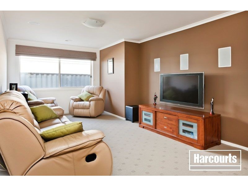 21 Lucerne Circuit, Pakenham VIC 3810