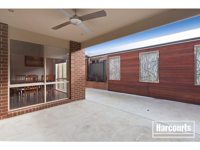 21 Lucerne Circuit, Pakenham VIC 3810