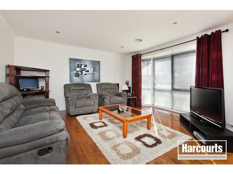 33 Cameron Way, Pakenham VIC 3810