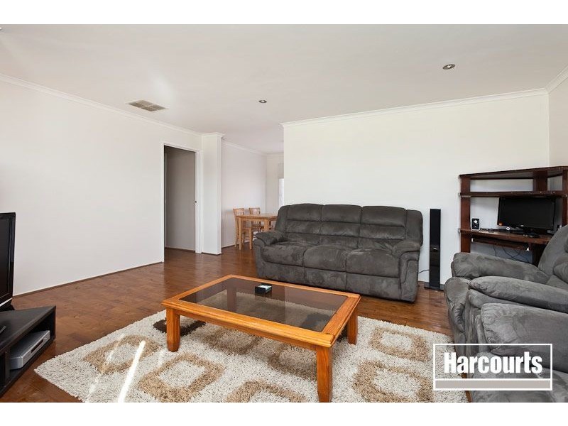 33 Cameron Way, Pakenham VIC 3810