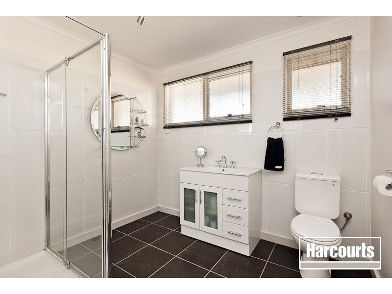 33 Cameron Way, Pakenham VIC 3810