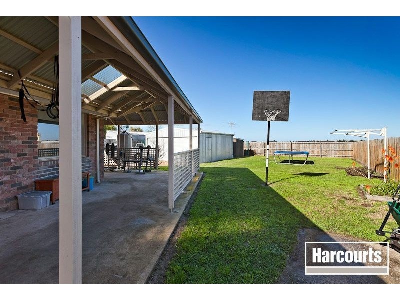 33 Cameron Way, Pakenham VIC 3810