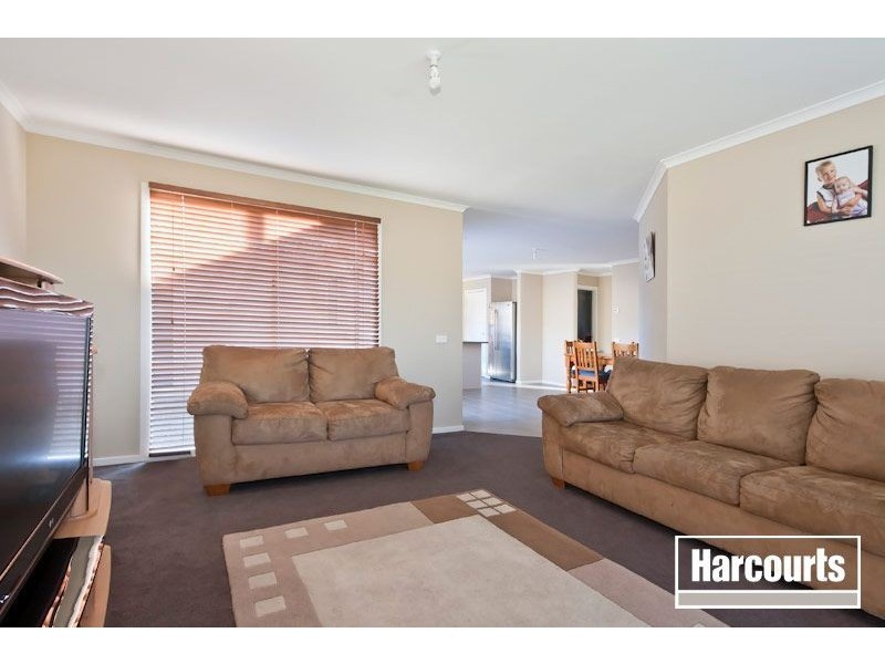 28 Walnut Way, Pakenham VIC 3810