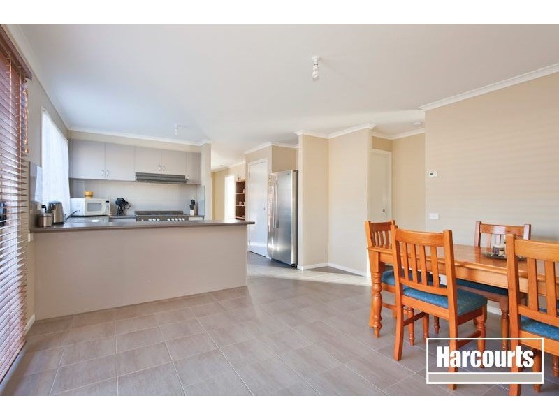 28 Walnut Way, Pakenham VIC 3810