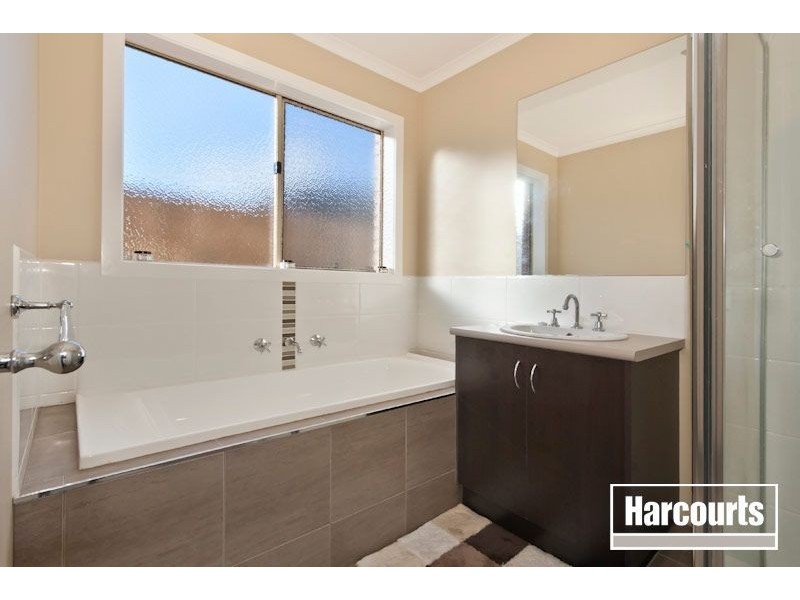 28 Walnut Way, Pakenham VIC 3810