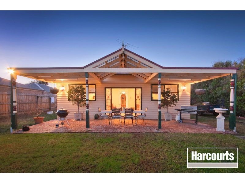 15 Henty Street, Pakenham VIC 3810