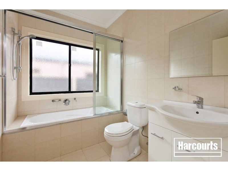 LOT 323 Griffith Mews, Pakenham VIC 3810