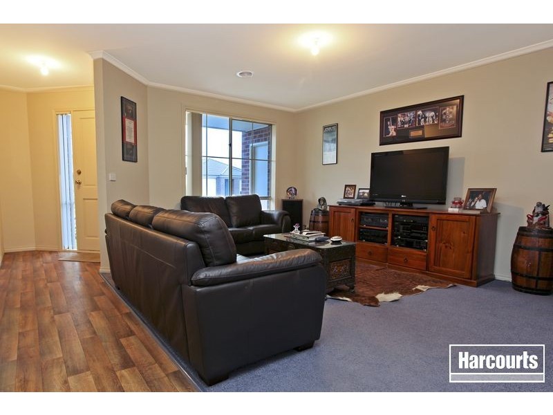 49 Sandalwood Drive, Pakenham VIC 3810