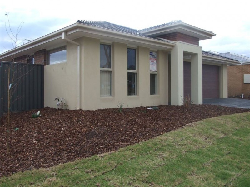 30 Cherry Blossom Chase, Pakenham VIC 3810