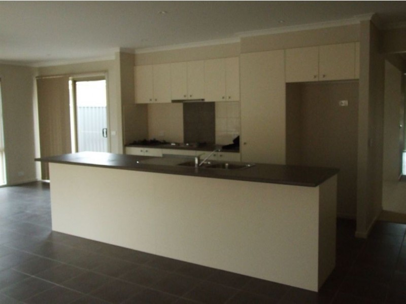 30 Cherry Blossom Chase, Pakenham VIC 3810
