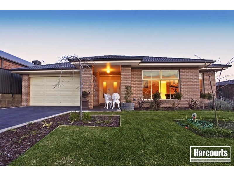 7 Adrian Drive, Pakenham VIC 3810