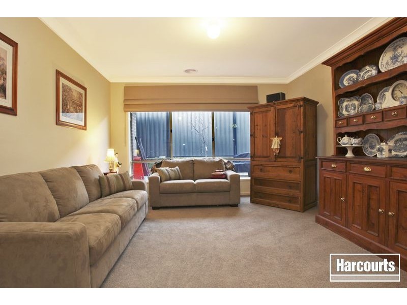 7 Adrian Drive, Pakenham VIC 3810