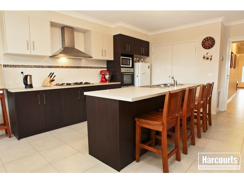 7 Adrian Drive, Pakenham VIC 3810