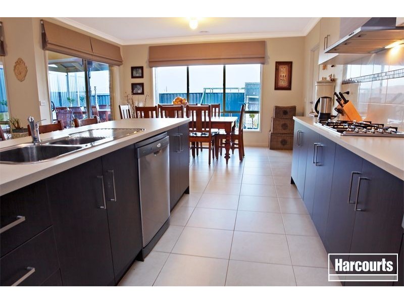 7 Adrian Drive, Pakenham VIC 3810