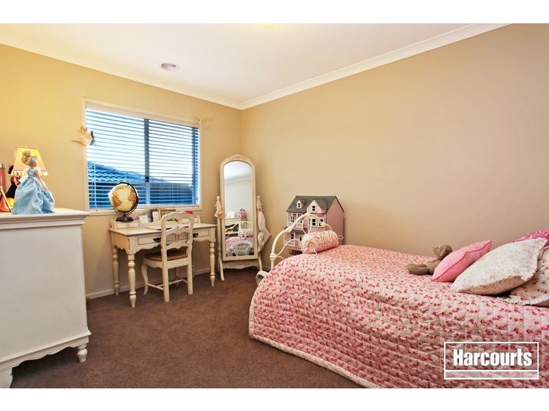 7 Adrian Drive, Pakenham VIC 3810