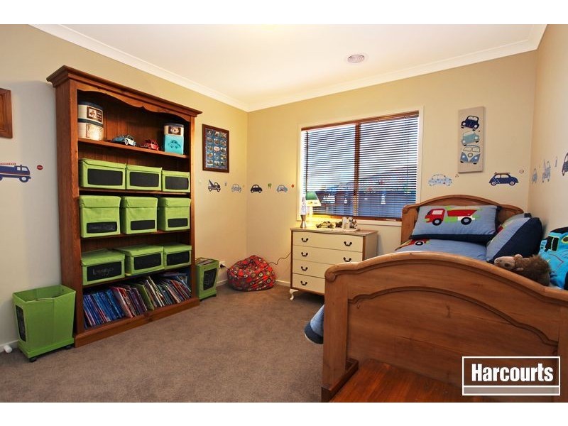 7 Adrian Drive, Pakenham VIC 3810