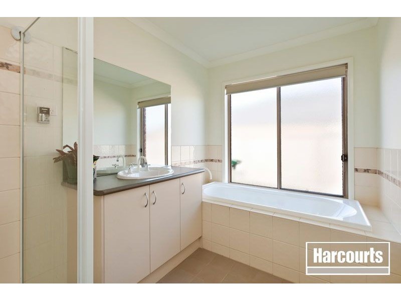 30 Tyrone Avenue, Pakenham VIC 3810