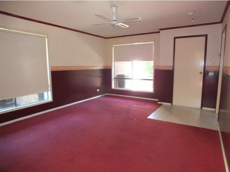 98 Ebony Drive, Pakenham VIC 3810