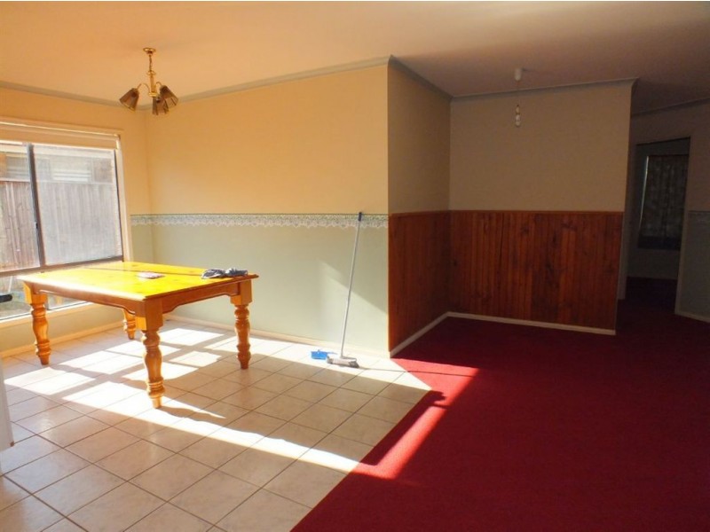 98 Ebony Drive, Pakenham VIC 3810